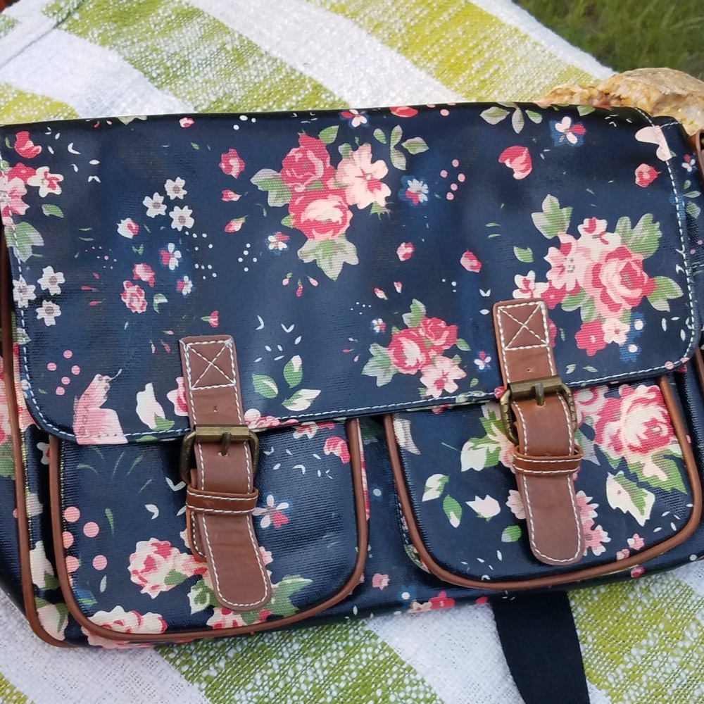 LYDC | Oilcloth Rose Floral Messenger Bag